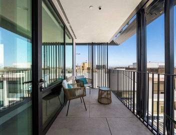 The Sapphire Nest' Luxury Condo Walk to Beach & Pier Rooftop Pool, Gym Parking 4