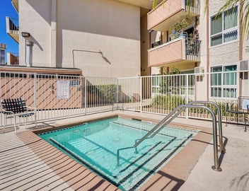 Steps to CSULB: Cozy Condo w/Pool Access! 4