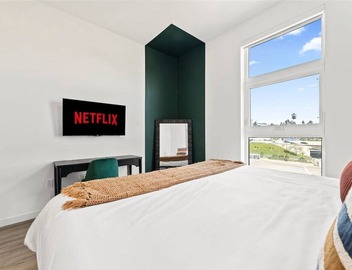 SkyLoft Oasis Stunning DTLA Views & Modern Comfort 4