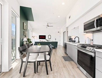 SkyLoft Oasis Stunning DTLA Views & Modern Comfort 5