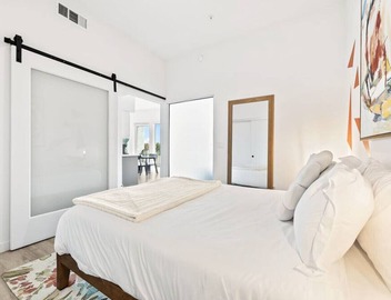 SkyLoft Oasis Stunning DTLA Views & Modern Comfort 2