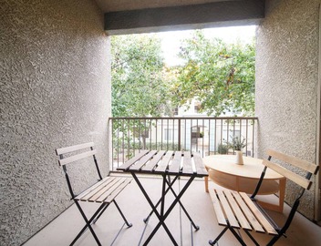 2-bedroom apartment in welcoming Santa Clarita with AC 3