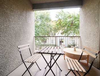 2-bedroom apartment in welcoming Santa Clarita with AC 4