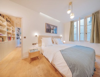 3-bedroom 2 bathroom apartment in Le Marais with AC 2
