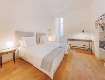 3-bedroom 2 bathroom apartment in Le Marais with AC 4