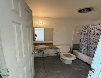 Queen Bed|Smoking|Tampa 2