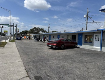 Queen Bed|Smoking|Tampa 3