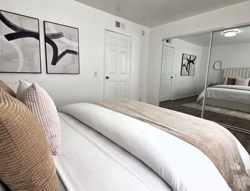 Stylish 2 bedroom + loft with rooftop patio and views near Beverly Hills 4