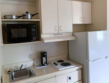 1 Queen Bed|Non-Smoking, Kitchen 5
