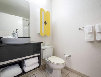 Cozy 2-Bed ADA Room|Nsmk 2