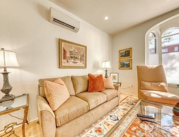 Elegant condo - walk to Portland's best restaurants & Old Port 4