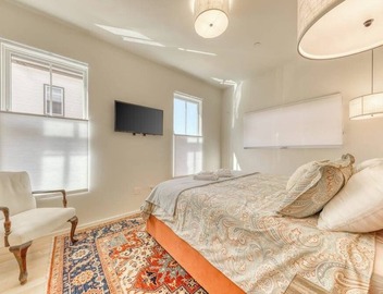 Elegant condo - walk to Portland's best restaurants & Old Port 2