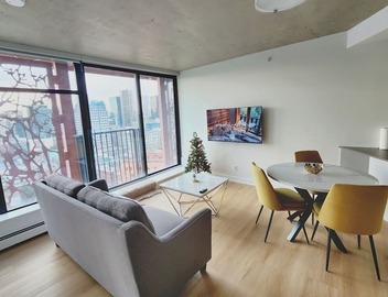 Stylish 1BR in Gastown, heart of Downtown Vancouver, Nearby Transit & BC Place 2