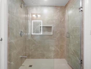 1BR Lower Boutique Suite Sleeps 4 WiFi+Parking 2