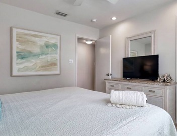 Seascape #311 | 3 BR Corner Condo w/Loft, Balcony, Gulf Views + Steps to Beach 4