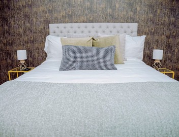 Luxe 2BR Townhouse | Free Parking | Private Entry 2