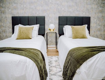 Luxe 2BR Townhouse | Free Parking | Private Entry 3