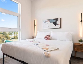 Skyline Luxe, Downtown LA, Epic Rooftop Views, Walk to Dodger Stadium 4