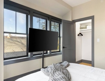 Boston Style 2BR2BTH/Near Boston + New Build 5
