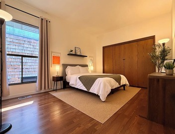 Mid Century Modern 2-bedroom apartment in the heart of Seattle 4