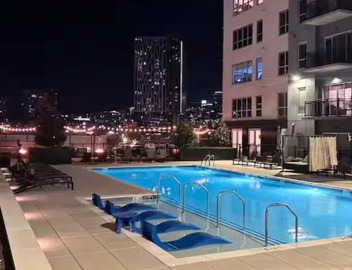 ~NEW~ Downtown Nashville! Walk to Broadway + FREE parking Balcony Pool 2