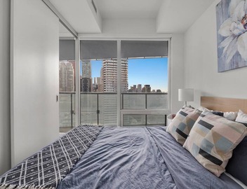 Harbour Westin Lake View Suite & CN Tower 4