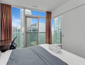 Luxury Sventy Hotel Downtown Toronto| Steps to CN Tower & Waterfront W/Parking 3