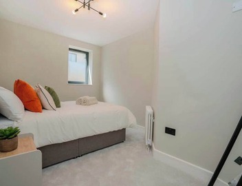 Wimbledon 2BR | Indoor-Outdoor Living & Patio 5