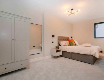 Wimbledon 2BR | Indoor-Outdoor Living & Patio 4
