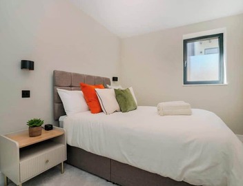 Wimbledon 2BR | Indoor-Outdoor Living & Patio 3
