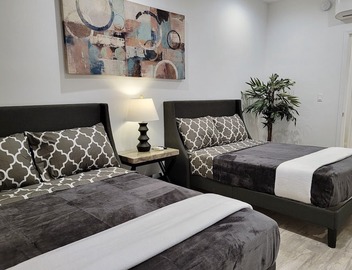 Private studio w/kitchen & parking space by the Mr C. Hotel! 5 min to Rodeo Dr 5