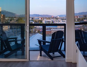Elevated Stay!Top floor! Kg bd|Pool|HotTub|Gym|Pkg 2