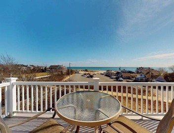 Oceanfront, 2nd-floor condo with stunning view - steps to Bank Street Beach 5