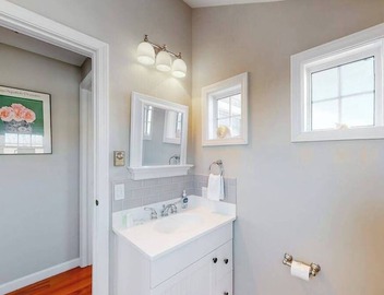 Oceanfront, 2nd-floor condo with stunning view - steps to Bank Street Beach 5