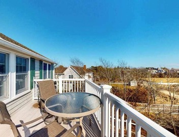Oceanfront, 2nd-floor condo with stunning view - steps to Bank Street Beach 3