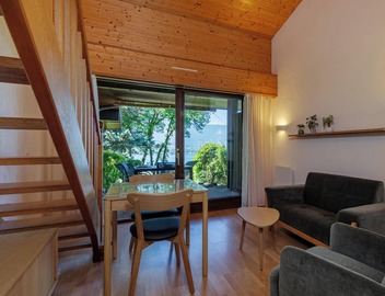 🌿 Charming little house with terrace and lake view in Talloires Welcome to Le Balcon des Primevères, an adorable semi-detached little house located on the heights of Talloires, in a peaceful and green environment 🌳 2