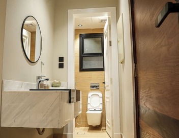 5 mins to the sea ~1BR luxury apartment ~Pool ~ Fast Wi-Fi 4
