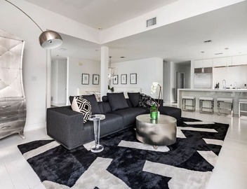 Designer Penthouse on Magazine Street w/Balcony 3