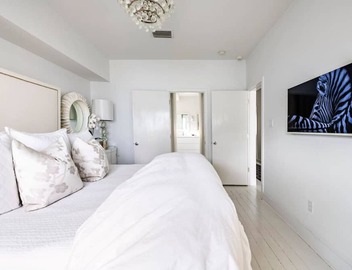 Designer Penthouse on Magazine Street w/Balcony 3