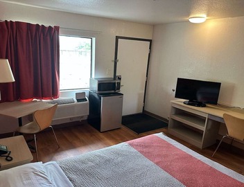 Queen Bed|Accessible|Nsmk 3