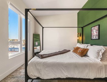 Stylish Haven with Scenic DTLA Views & Parking - Walking to Little Tokyo 3