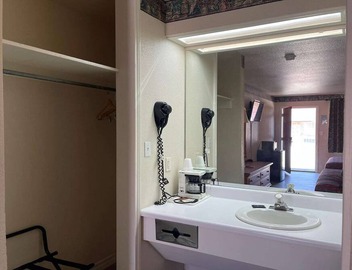 2 Queen Beds Non-Smoking 2