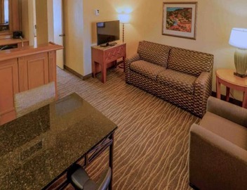 1 King Bed|Business,Nsmk, Kitchen 2