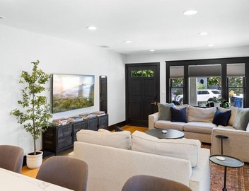 Charming 3BR in Heart of LA with Spacious Backyard 5
