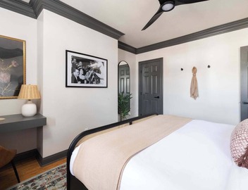 Renovated Townhome Near Forsyth Park | Parking 2