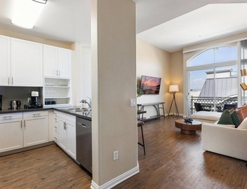 Zircon Zen - Quiet retreat 2BR Pool, Jacuzzi Marina 2