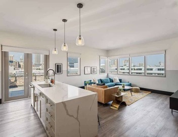 Corner Penthouse w/Private Balcony- Hotel 3