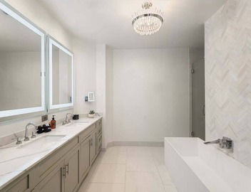 Corner Penthouse w/Private Balcony- Hotel 5