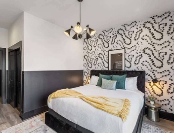 Corner Penthouse w/Private Balcony- Hotel 3