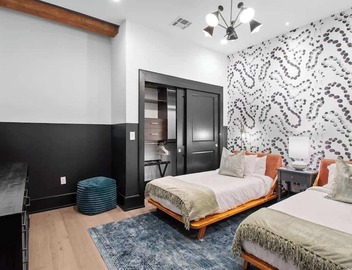 Luxury 2 Bedroom Downtown Suite 2